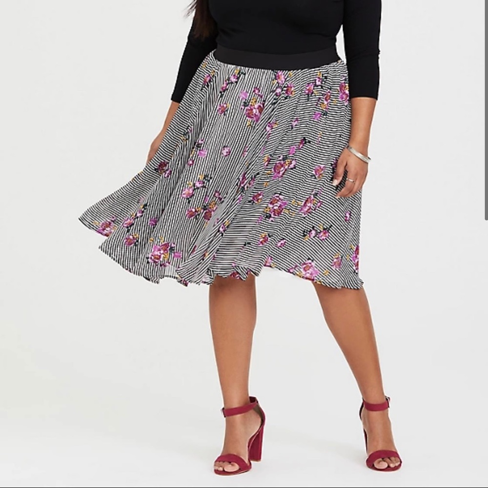 Torrid Blk Floral Stripped Chiffon Skirt Sz 3/4